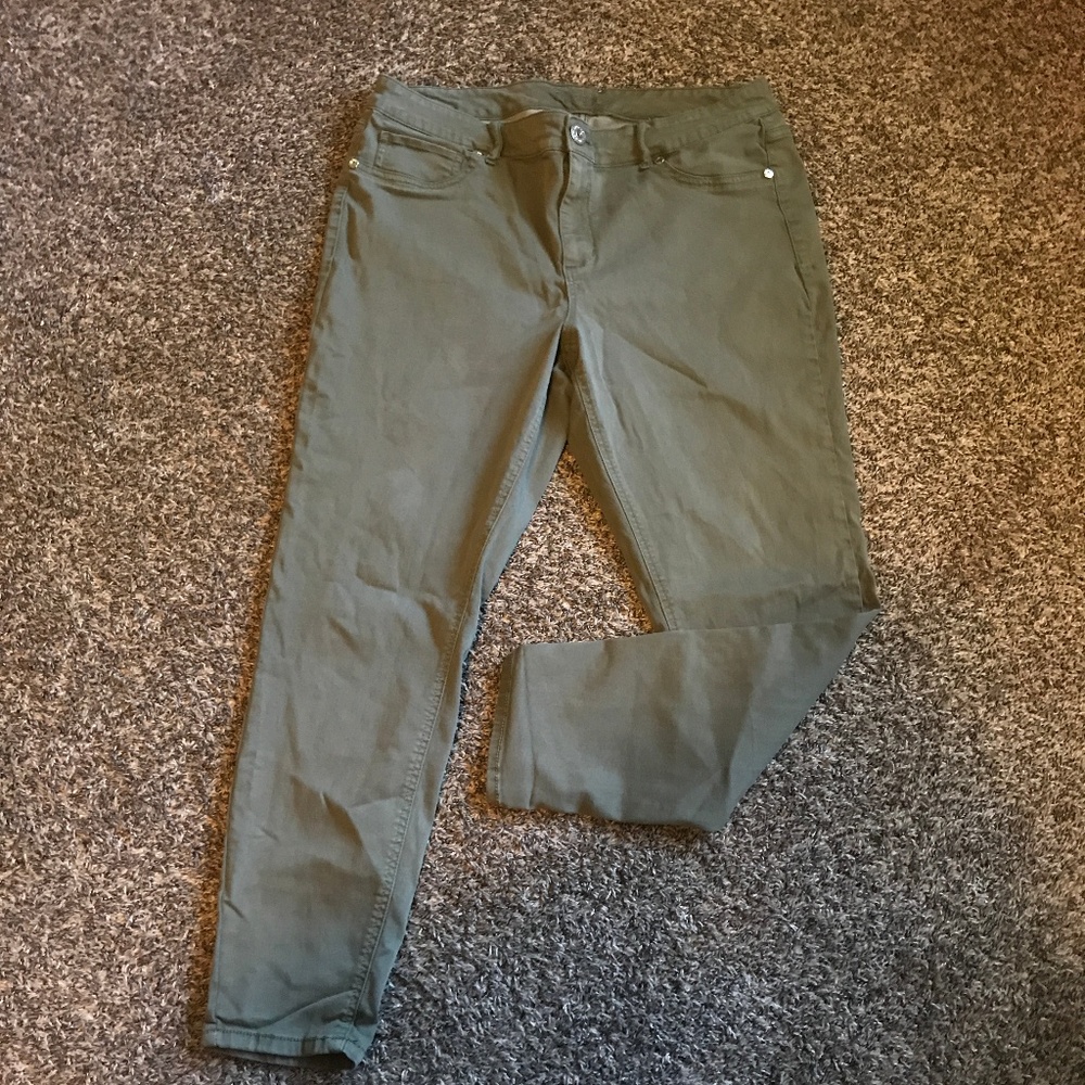 Maurices Army Green Jegging Sz 20